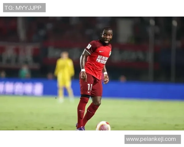 球星在绿茵场上的璀璨瞬间与非凡技艺展现荣耀与梦想